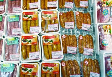 En Allemagne et en Belgique, un système de fonds abondé par la distribution permet une redistribution aux éleveurs dans les secteurs lait et charcuterie (ici un rayon en grande surface française).