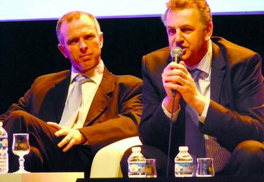 Olivier de Bohan, président de Cristal Union : «notre obligation en tant que coopérateur, c’est de maintenir des bassins betteraviers, d’optimiser les outils industriels, et de trouver des stratégies pour que Cristal Union ait une position incontournable dans le paysage sucrier européen». A ses côtés, Jérôme Fourdinier, président de la coopérative 
de Sainte Emilie.