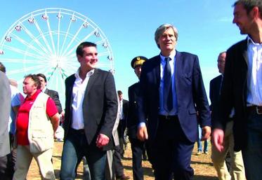 Stéphane Le Foll en compagnie de François Thabuis, président des JA et de Gaël Gautier, secrétaire général, à la finale nationale de labour dans l'Ain.