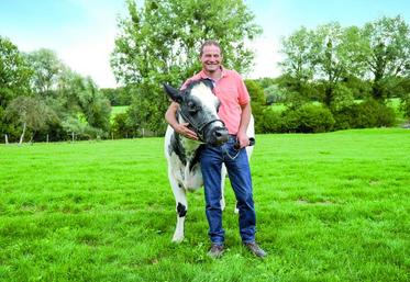 Gilles Druet avec Imminence, championne jeune et meilleure mamelle jeune. 