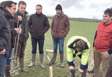 Intégrer un GIEE via l’association Eco-phyt’ permet aux agriculteurs de la région de bénéficier de formations pour améliorer leurs pratiques.