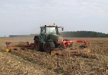 Gérer les résidus par broyage et enfouissement est le premier des leviers à mettre en œuvre pour réduire les populations. 