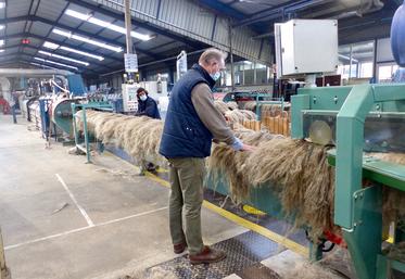 Selon leur qualité, les pailles 2020 sont orientées vers la transformation la plus valorisante pour elles : un teillage classique ou un teillage toutes fibres. 