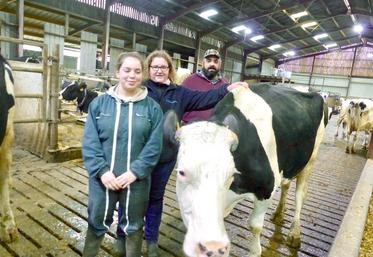 Mickaël et Pauline ont à cœur de transmettre leur métier. Deux apprentis travaillent chez eux, et leur nièce (photo) et leurs trois enfants y passent leur temps libre.