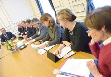 Les présidents des principales délégations du Département présentent leur budget, avec le président Somon, quelques jours avant l’ouverture de l’assemblée plénière consacrée au budget primitif 2019.