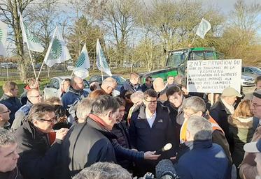 Devant la Draaf puis dans ses locaux, les agriculteurs ont pu exprimer leurs revendications et les modalités de mise en œuvre des zones de non-traitement.