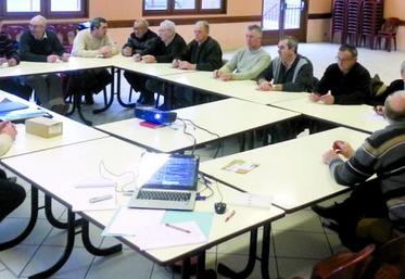 Les participants à l'assemblée de Combles.