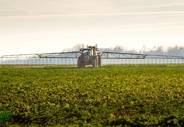 Pulvérisation d’azote liquide en sortie d’hiver sur une parcelle de colza. 