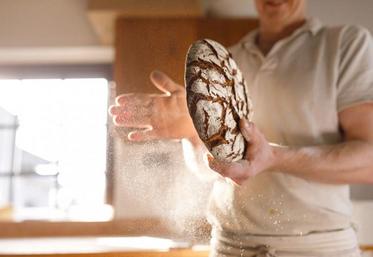 Les boulangers vendent du pain, mais peu de pâtisseries et de viennoiseries, et ont perdu une partie de leur clientèle saisonnière.