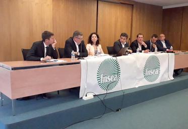De gauche à droite : Luc Maurer - Draaf Hauts-de-France, Claude Soudé - Fop, Stéphanie Doligez - directrice FRSEA, Laurent Degenne - président FRSEA, Jérôme Volle - FNSEA, Ertgren Shehu - Région Hauts-de-France, Philippe Hincelin - Agrosphères.