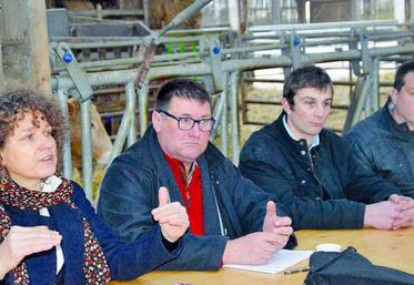 De g. à dr. : Françoise Crété, présidente de la FDSEA 80, Denis Delattre, secrétaire général de la FDSEA 80, Bruno Macron, secrétaire général des JA 80 et Olivier Thibaut, président de l’UPLP.