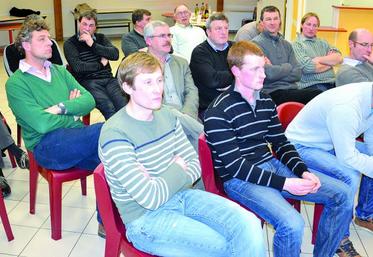 Les participants à l'assemblée de Domart-en-Ponthieu.