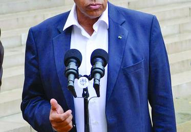 Le président de la FNSEA demande notamment à Phil Hogan «une analyse chiffrée des conséquences de l’embargo russe 
sur le monde agricole» et un balayage «de l’ensemble des dispositifs.