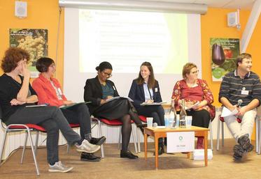 De gauche à droite : Véronique Cany, Véronique Thiébaut, Rachel Silmon, Camille Montfourny, Claudine Bourey et Pierre Maclart : des opportunités de travail en agriculture bio.