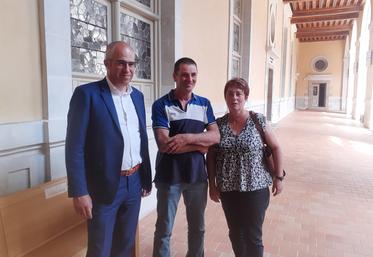 Murielle et Didier Potiron étaient entendus au Tribunal de Rennes ce 14 juin. Ils se disent confrontés à de graves problèmes de santé de leurs bovins et d’eux-mêmes depuis la construction d’un parc éolien. 