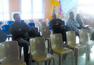 Dix personnes étaient présentes à l’assemblée.