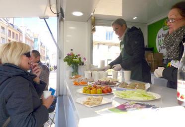Tournez «Mangez fermier» : une invitation à découvrir les produits et producteurs locaux. La première étape était Amiens. 