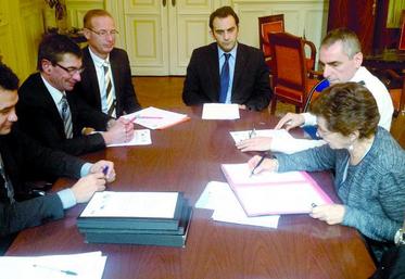 Signature de la convention.