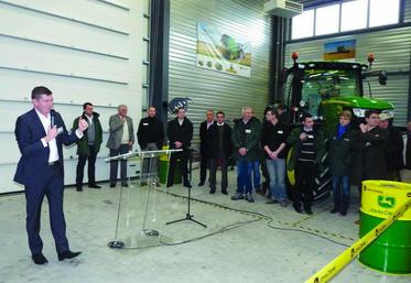 Nicolas Dony (à gauche) et l’équipe de la base de Quevauvillers.