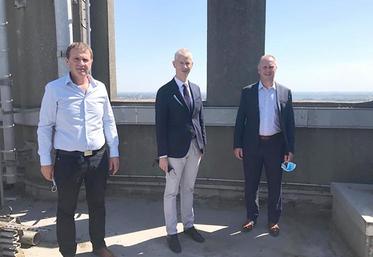 En visite dans le département du Nord, le ministre délégué au Commerce extérieur et de l’Attractivité, Franck Riester, est venu prendre le pouls de l’entreprise Nord Céréales, représentée par son président Laurent Bué et Joël Ratel, son directeur.