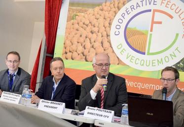 De g.à dr. : Arnaud Dupont, directeur de l’usine Roquette de Vecquemont, Pierangelo Marconi, directeur achat 
chez Roquette, Olivier Brasset, président de la coopérative et Bruno Poutrain, son directeur.