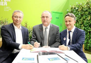 Didier Guillaume (eu centre) : «Ce contrat de solutions, c’est le signe du début de quelque chose, d’une réconciliation, d’une agriculture qui avance pour devancer les attentes.»