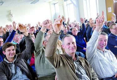 Les 120 planteurs de Saint Louis Sucre, présents à la réunion d’information organisée par l’ASBS, ce 15 avril, à Hangest-
en-Santerre, ont voté à l’unanimité la proposition du syndicat de ne pas, entre autres, souscrire des volumes additionnels.