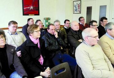 Les participants à l'assemblée de Crécy-en-Ponthieu.