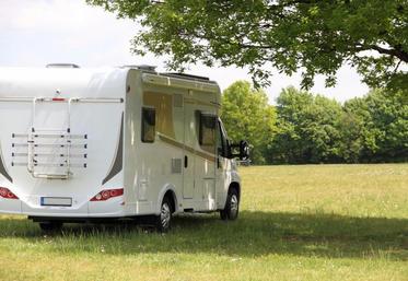 Parmi les activités, les camping-caristes «privilégient les visites de villes et de villages (87 %) et les balades à pied (80 %)».