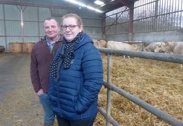 Sans élevage, Alain et Isabelle Gosset ne pourraient rien faire des 100 ha de prairies, dont la moitié en zones humides, qu’ils exploitent.