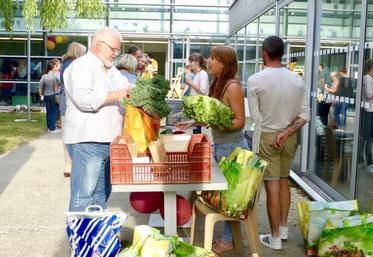 La Ruche qui dit Oui du lycée Sainte-Colette était inaugurée ce 20 septembre, avec les treize producteurs partenaires.