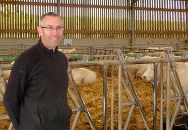 Pour Olivier Chemin, la réussite de la reconversion d’éleveur laitier en éleveur allaitant reposait sur la construction d’un bâtiment adapté. 