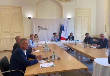 Une réunion décisive s'est tenue ce matin entre le ministre de l'Agriculture, Julien Denormandie et la filière betterave-sucre.