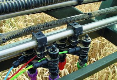 Les porte-buses à sélection automatique sont utilisés aussi bien pour les traitements que pour les épandages d’engrais liquide.