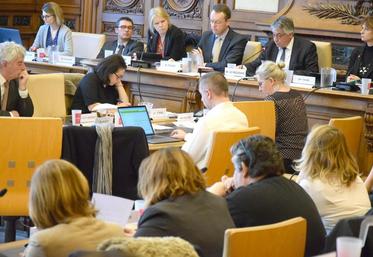 Comme toujours, majorité et opposition sont restées retranchées dans leur rôle au cours du DOB.