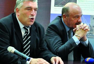 Selon Frédéric Cuvillier (à gauche au côté d’Alain Gest), «le montant actuel des subventions européennes (330 millions d’euros) n’est pas soutenable et ne permet pas de garantir le financement de l’infrastructure».