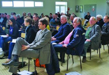 Une quarantaine de personne ont participé à la réunion d’information sur le dossier PAC à Fricourt.