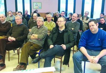 La création d’un marché de producteurs a été l’un des deux principaux sujets de discussion au cours de cette assemblée.