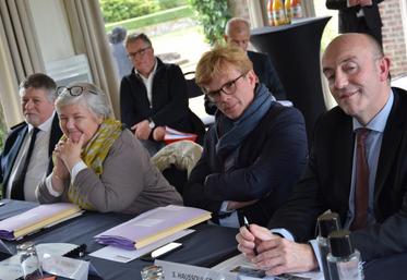 De g. à dr. : Philipe de Mester, préfet de la Somme, Jacqueline Gourault, ministre auprès du ministre de l’Intérieur, 
Marc Fesneau, député du Loir-et-Cher, et Stéphane Hausselier, maire de Saint-Valéry-sur-Somme.