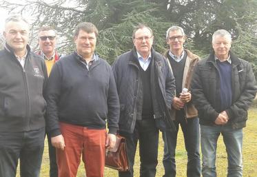 De g. à d., le nouveau bureau de la section : Bernard Delefortrie, Hubert Caron, Denis Delattre, Michel Randjia, Etienne Godart et Philippe Demachy.
