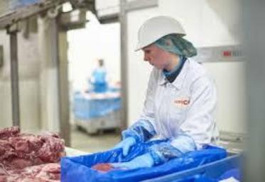 La quarantaine des 225 salariés de l'abattoir belge est une mesure de précaution, explique la direction de l'entreprise.