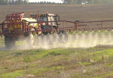 Le débat sur la prolongation du glyphosate étant tranché, «nous avons cinq ans pour travailler avec les agriculteurs, avec les scientifiques», a déclaré le ministre de l’Agriculture.