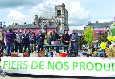 Les élus locaux sont venus nombreux soutenir cette action de communication.