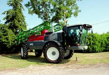 Les automoteurs à cabine avancée du groupe Exel (Berthoud, Caruelle-Séguip, Tecnoma) se distinguent par une cabine montée sur relevage pour un accès privilégié au poste de conduite.