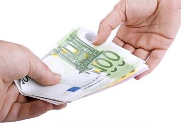 Quand vous faites un don manuel, vos devez le déclarer auprès des services de l'enregistrement.