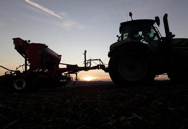 L’année 2023 s’annonce crispante pour les producteurs de céréales à paille qui craignent un effet ciseau, c’est-à-dire la conjugaison de la chute des cours  des céréales, notamment du blé et la hausse des coûts de production. 