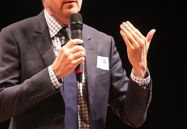 Le conférencier spécialiste des questions géopolitiques et géoéconomiques Denis Deschamps, le 23 janvier, à Mégacité Amiens.