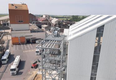 Du haut de la nouvelle unité de déshydratation des pulpes de Sainte-Émilie,  on a un regard sur l’ensemble d’un site considéré par la direction de Cristal Union comme une pièce maîtresse de son dispositif industriel. 