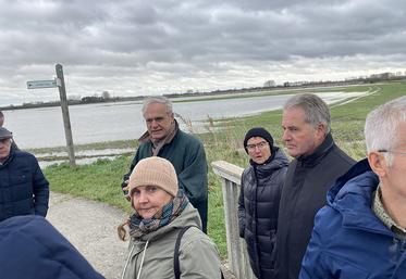 Le préfet s’est engagé à examiner très concrètement les dispositifs utiles  à la prévention des inondations. De son côté, la FDSEA de la Somme a mis  en place une cellule de suivi des inondations qui se réunit chaque semaine. 