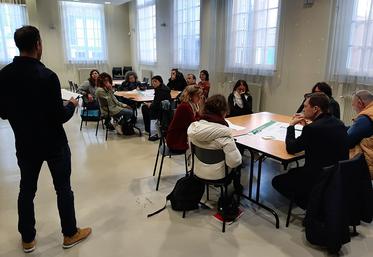 Lundi 27 mars, à l’Espace Dewailly d’Amiens, trois ateliers participatifs ont été réunis afin d’alimenter  la réflexion sur l’élaboration du futur PAT d’Amiens Métropole. 